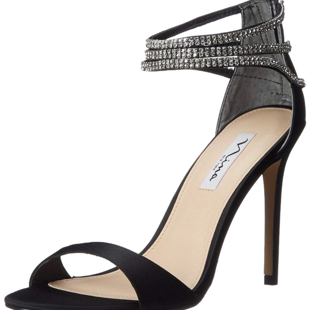 Like new!!! Nina black Satin Heels Size 7.5